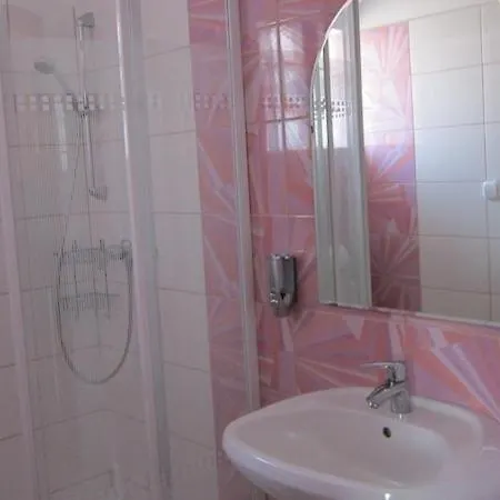 Apartment Cserkeszoloszallasok-hoforrasszallasok Cserkeszolo