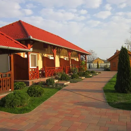 Apartment Cserkeszoloszallasok-hoforrasszallasok