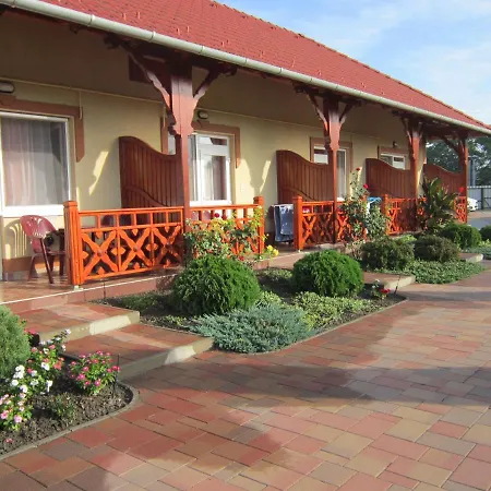 Apartment Cserkeszoloszallasok-hoforrasszallasok