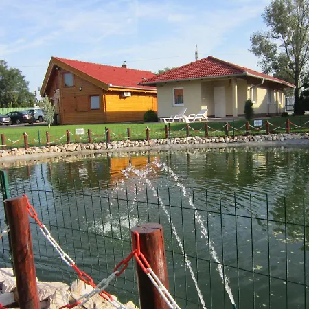 Cserkeszoloszallasok-hoforrasszallasok Apartment *
